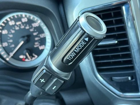 Used 2018 Nissan Titan SL w/ Chrome Package AWD/4WD image 34