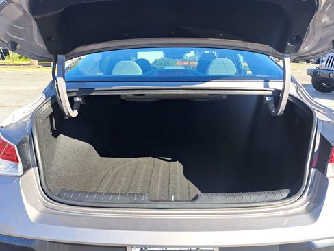 Used 2025 Hyundai Elantra SEL image 33