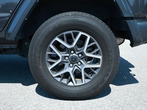 Used 2025 Jeep Wrangler Unlimited Sahara AWD/4WD image 9