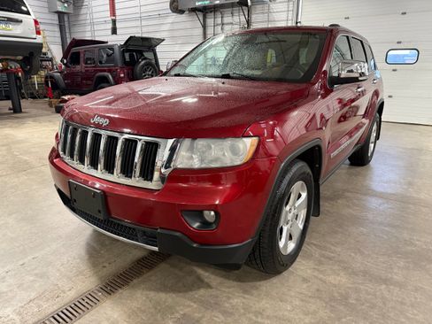 Used 2013 Jeep Grand Cherokee Limited w/ Luxury Group II image 44