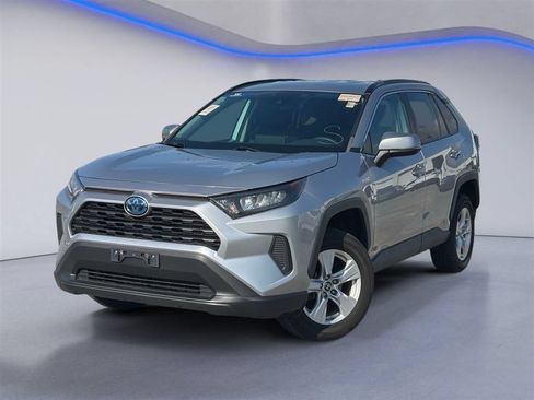 Used 2021 Toyota RAV4 LE AWD/4WD image 2