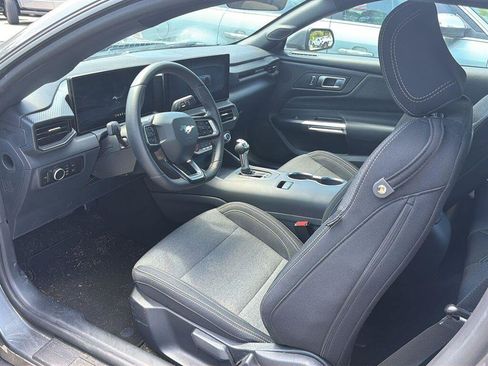 Used 2025 Ford Mustang Coupe RWD image 6