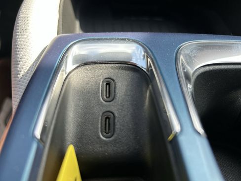 New 2025 Chevrolet Equinox EV LT image 32