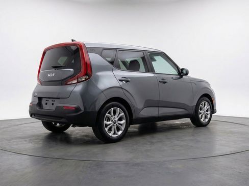 Used 2025 Kia Soul LX w/ LX Technology Package image 9