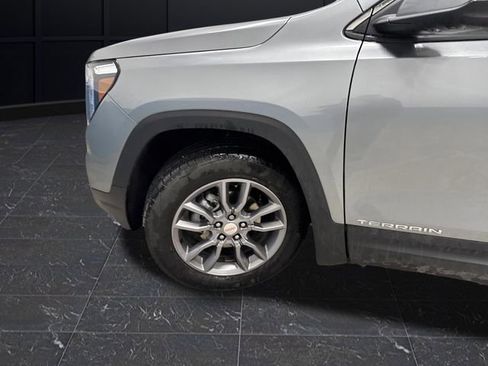Used 2024 GMC Terrain SLT w/ Infotainment Package II image 36