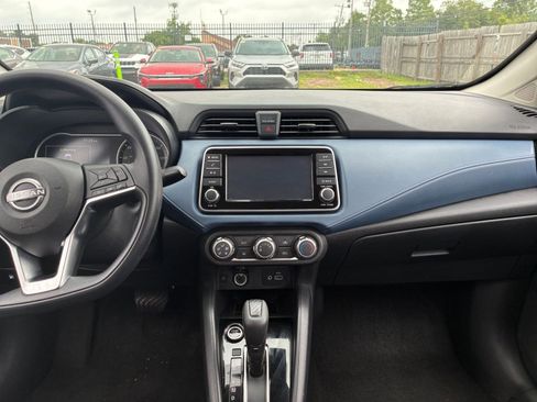Used 2025 Nissan Versa SV FWD image 14