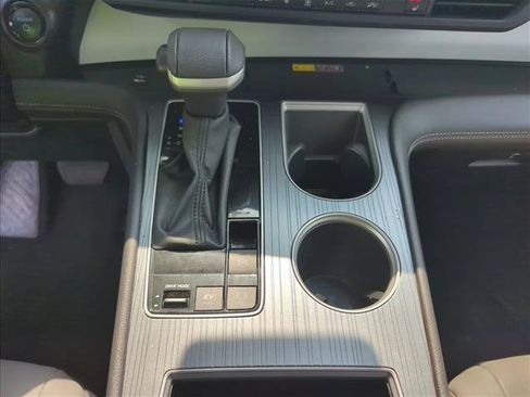 Used 2026 Toyota Sienna XLE FWD image 16