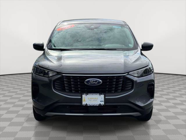 Used 2023 Ford Escape Active w/ Tech Pack #1 AWD/4WD image 2