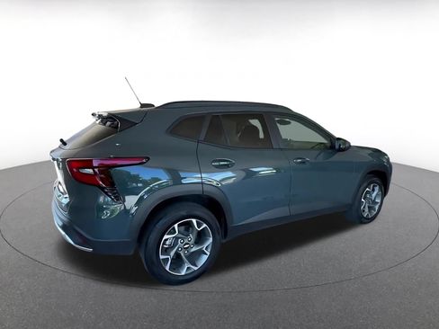 Used 2025 Chevrolet Trax LT FWD image 14
