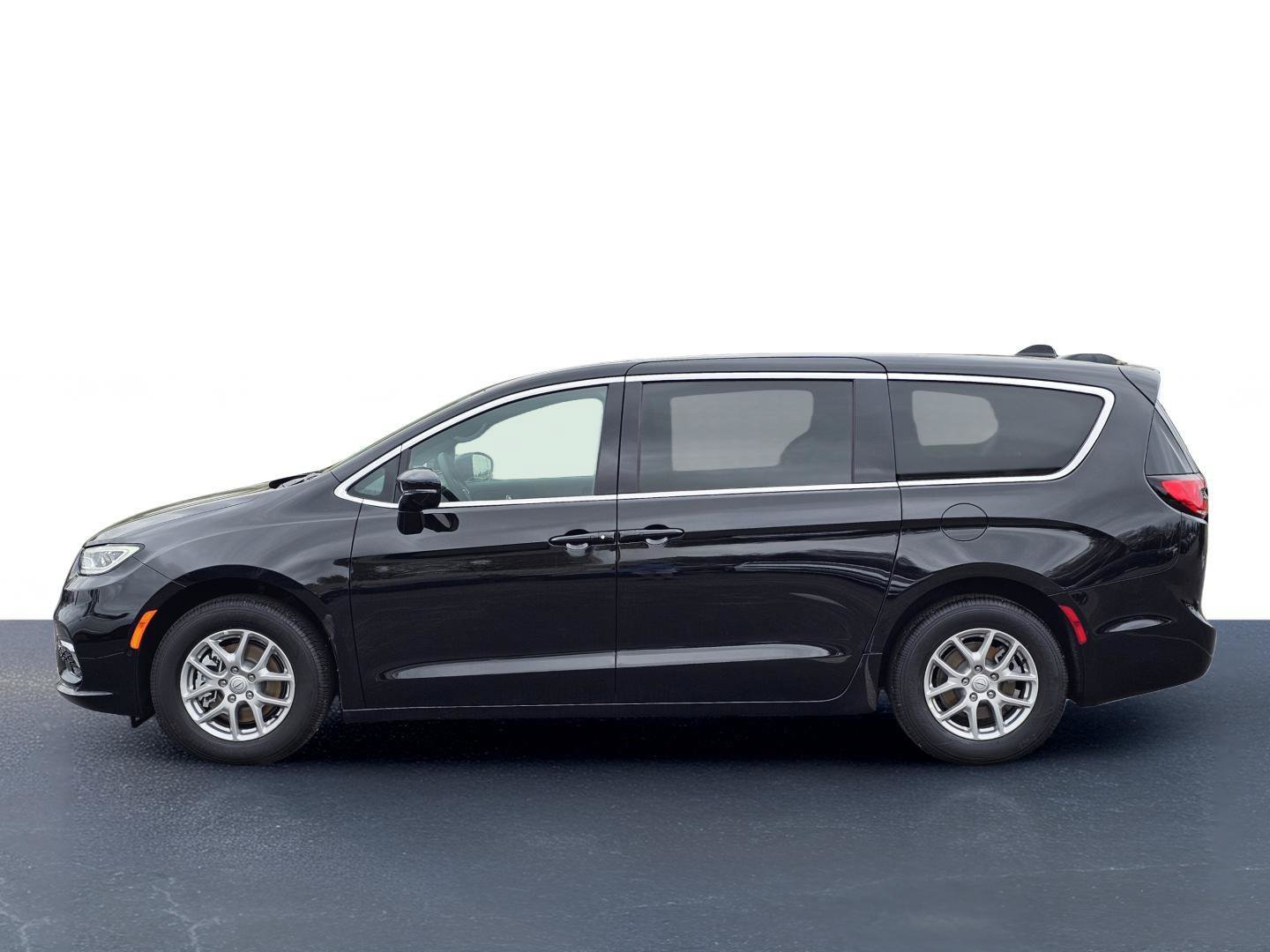 New 2026 Chrysler Pacifica Select FWD image 13