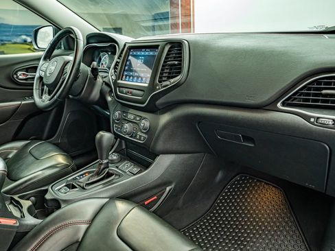 Used 2020 Jeep Cherokee Trailhawk w/ Cold Weather Group AWD/4WD image 37