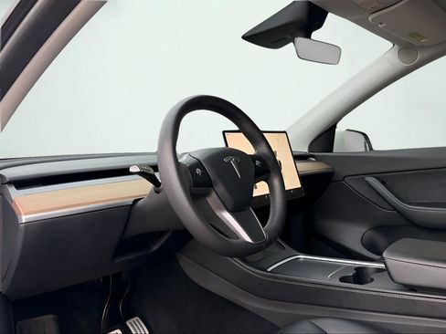 Used 2022 Tesla Model Y Performance image 2