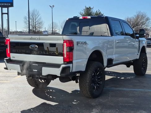 Used 2025 Ford F250 XLT w/ Black Appearance Package image 4