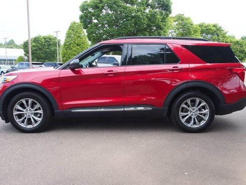 Certified 2023 Ford Explorer XLT w/ Equipment Group 202A RWD image 4