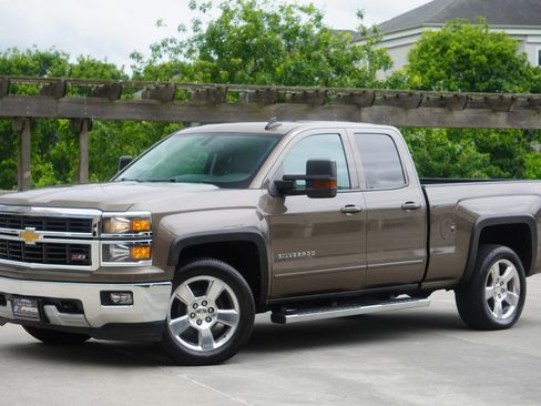 Used 2015 Chevrolet Silverado 1500 LT w/ LT Convenience Package AWD/4WD image 3