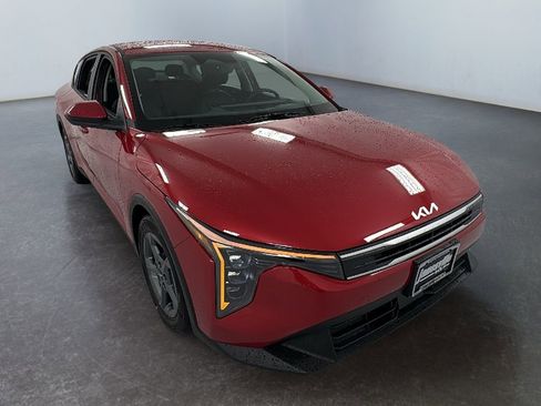 New 2025 Kia K4 LXS image 1