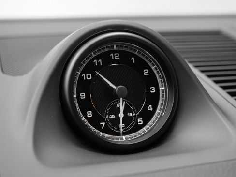 Used 2025 Porsche Macan image 35