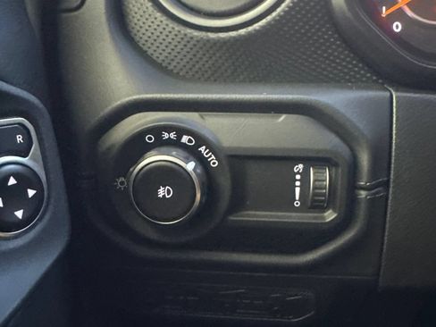 Used 2025 Jeep Wrangler Unlimited Rubicon 392 AWD/4WD image 29