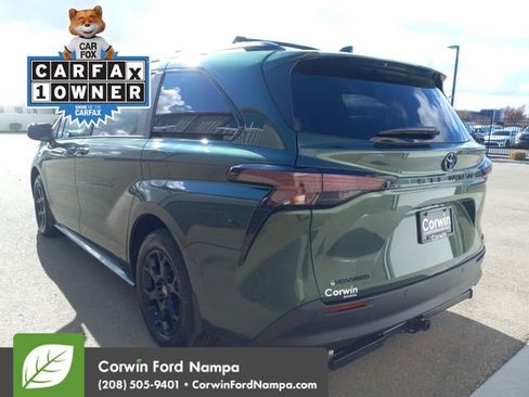 Used 2025 Toyota Sienna XLE Woodland Edition image 5