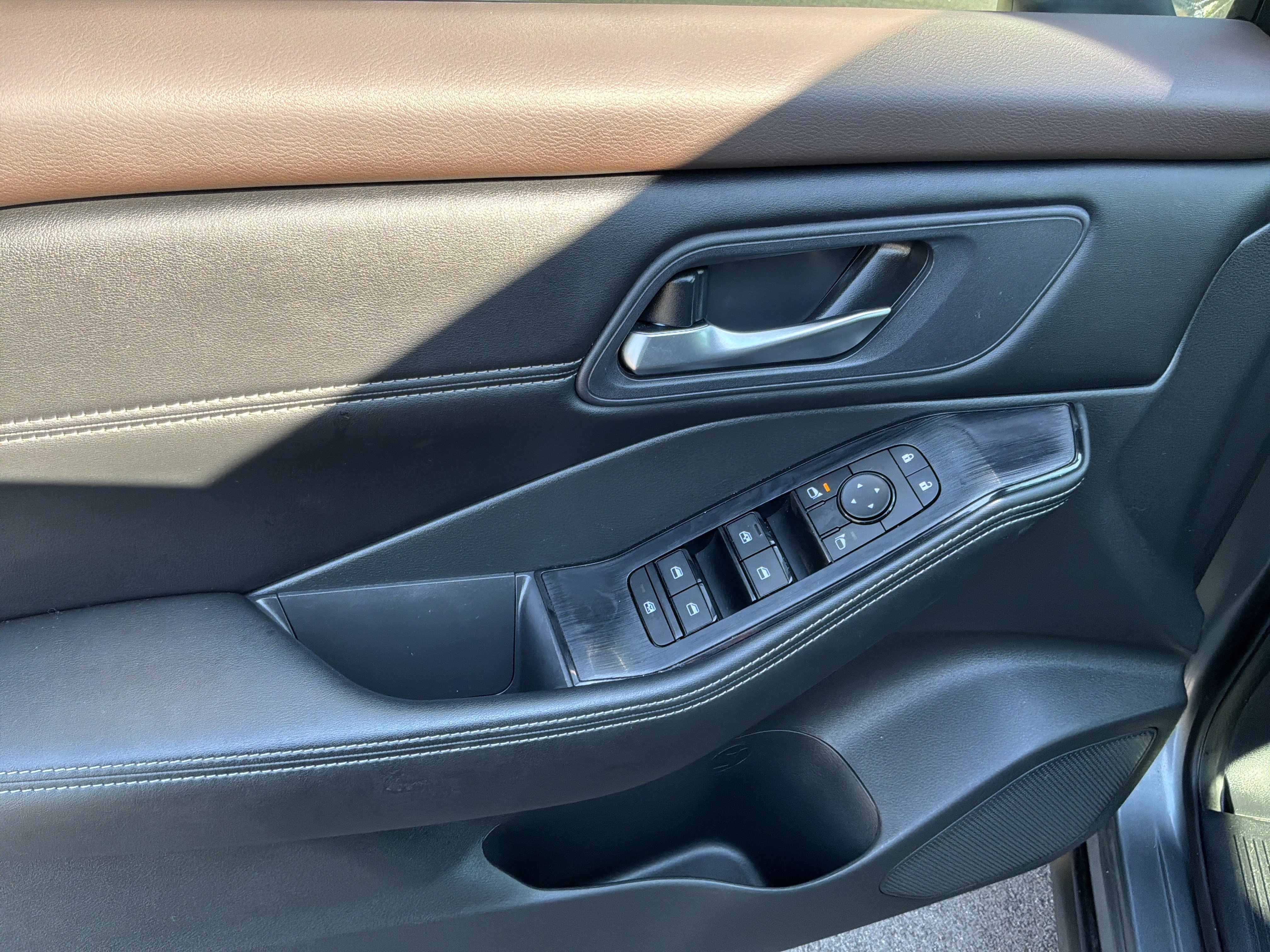 Used 2023 Nissan Rogue SV w/ SV Premium B Package FWD image 15