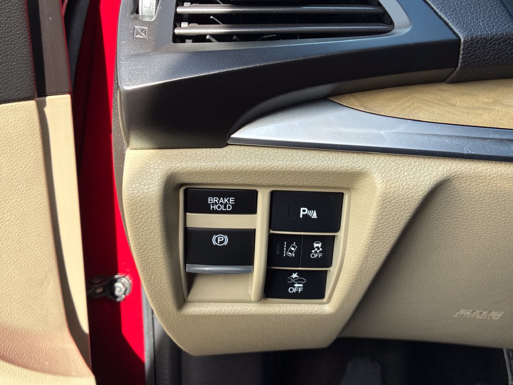 Used 2020 Acura MDX w/ Technology Package AWD/4WD image 30