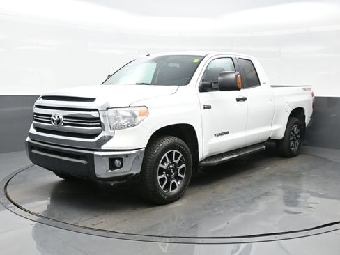 Used 2017 Toyota Tundra SR5 image 2