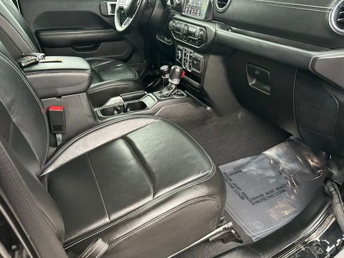 Used 2018 Jeep Wrangler Unlimited Sahara image 16