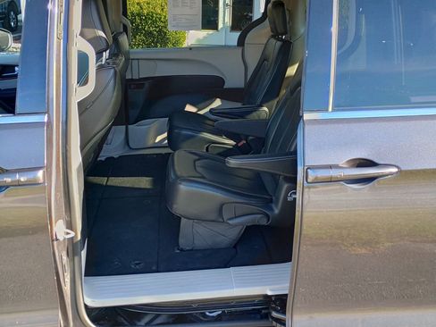Used 2020 Chrysler Voyager Lxi image 16