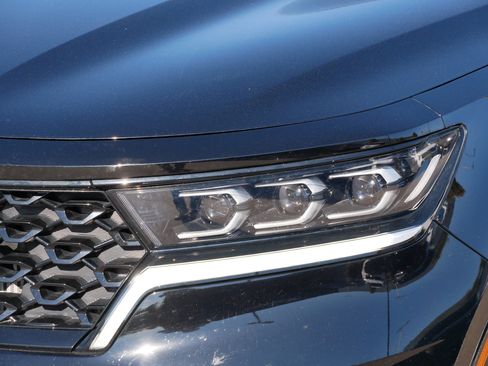 Certified 2022 Kia Sorento SX image 16