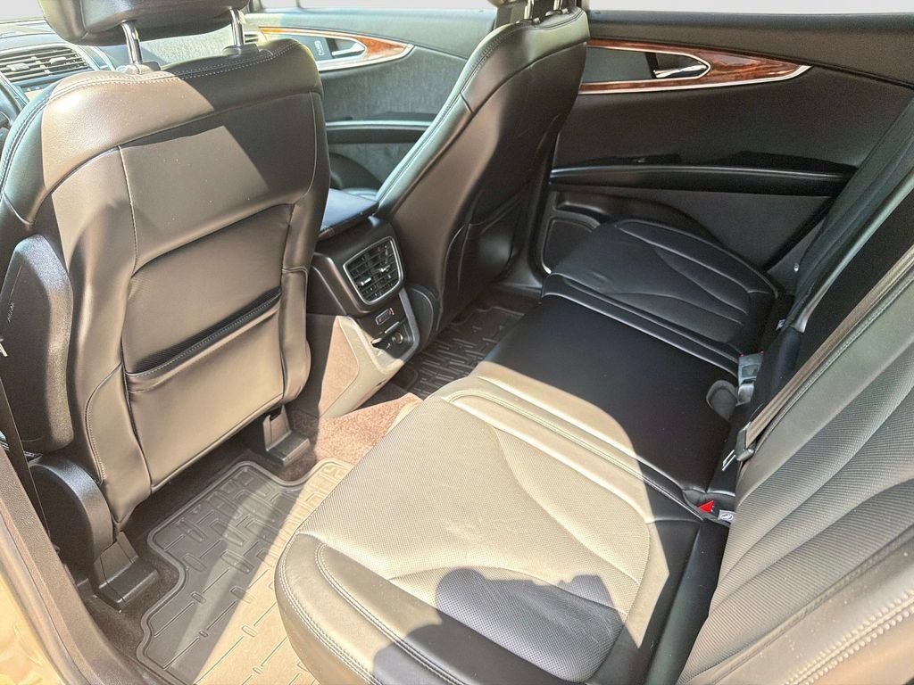 Used 2017 Lincoln MKX Reserve AWD/4WD image 15