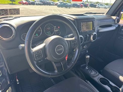 Used 2016 Jeep Wrangler Unlimited Sahara w/ Connectivity Group AWD/4WD image 18