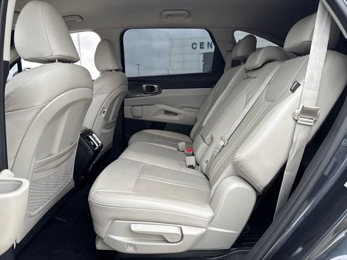Used 2025 Kia Sorento S image 15