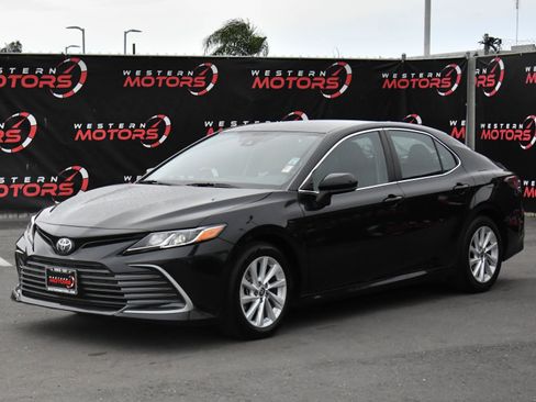 Used 2024 Toyota Camry LE image 3