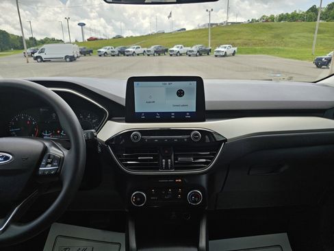 Used 2021 Ford Escape SE image 30