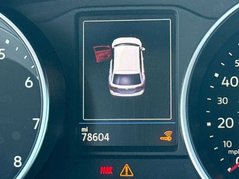 Used 2019 Volkswagen Tiguan SE w/ Panoramic Sunroof Package image 30