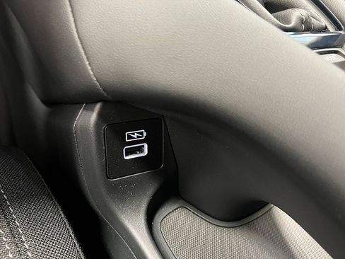 Used 2025 Honda HR-V LX image 19