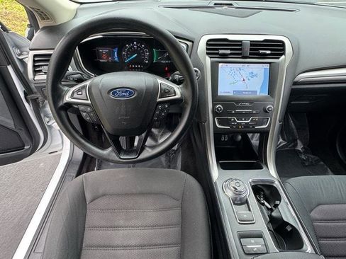 Used 2020 Ford Fusion SE image 10