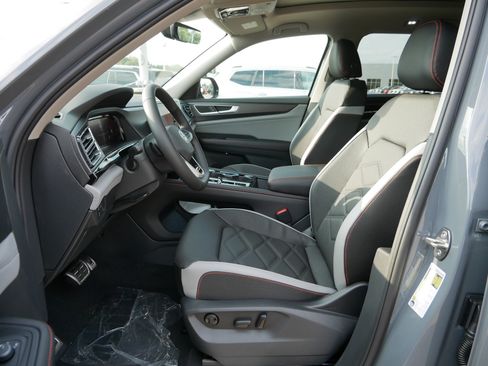 New 2026 Volkswagen Atlas Peak Edition image 6