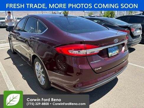 Used 2017 Ford Fusion SE w/ Fusion SE Technology Package FWD image 5