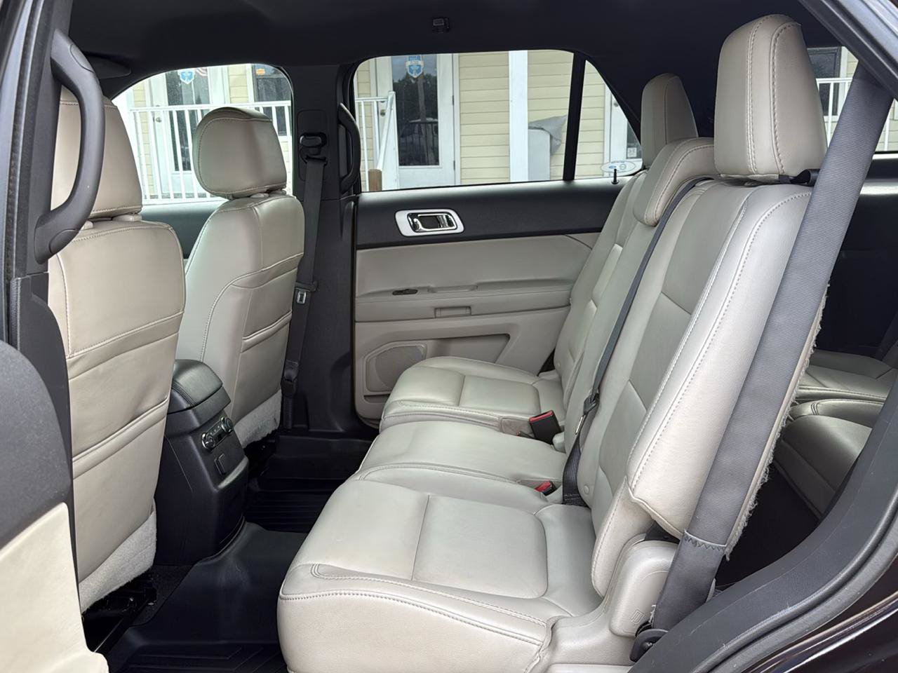 Used 2014 Ford Explorer XLT w/ Equipment Group 202A FWD image 26