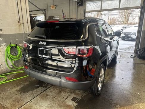 Used 2024 Jeep Compass Latitude image 2