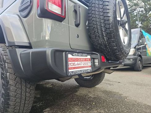 Used 2019 Jeep Wrangler Unlimited Sahara AWD/4WD image 27