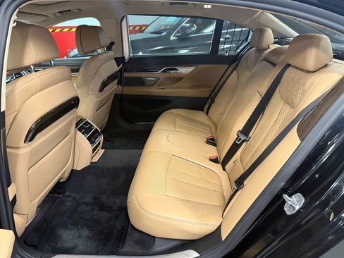 Used 2019 BMW 750i xDrive w/ Executive Package image 31