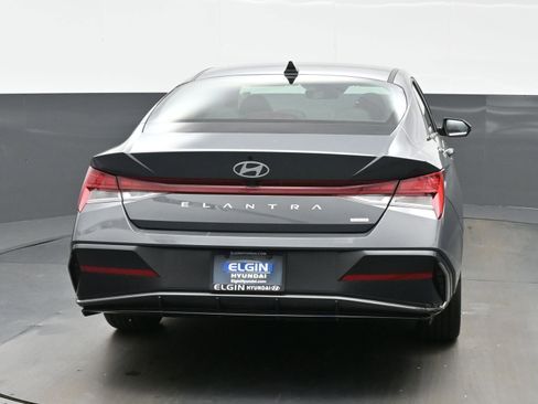 Used 2025 Hyundai Elantra Limited FWD image 5