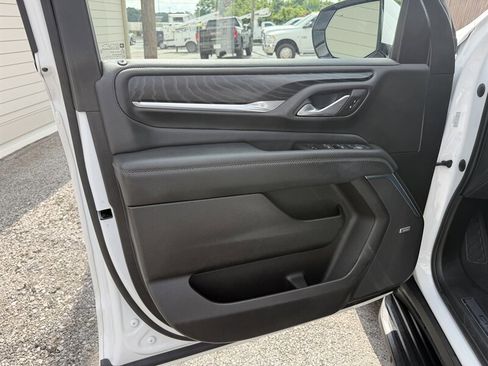 Used 2022 GMC Yukon XL Denali AWD/4WD image 17