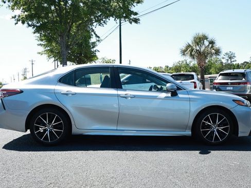 Used 2023 Toyota Camry SE FWD image 4