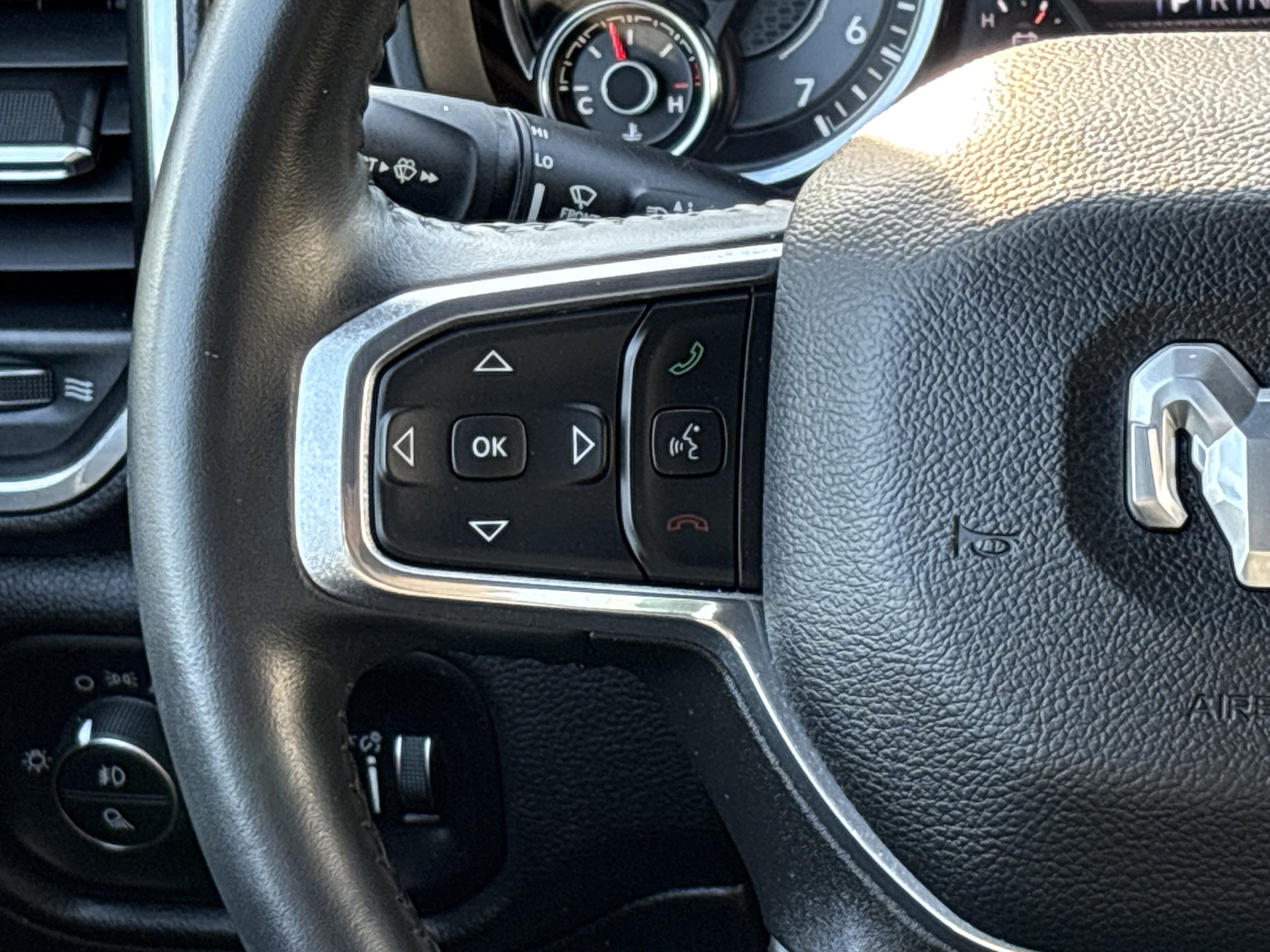 Used 2023 RAM 1500 Laramie AWD/4WD image 22