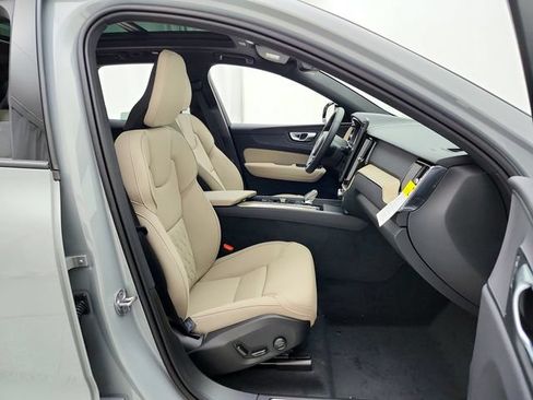 New 2027 Volvo XC60 B5 Core AWD/4WD image 18