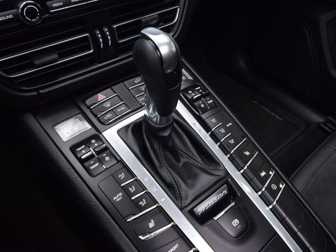 Used 2021 Porsche Macan image 26