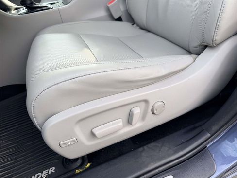 Used 2015 Toyota Highlander Limited image 18